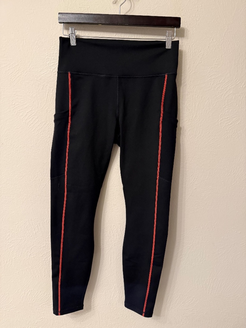 NWT Fabletics size L On The Go High Waisted Leggings black side pockets